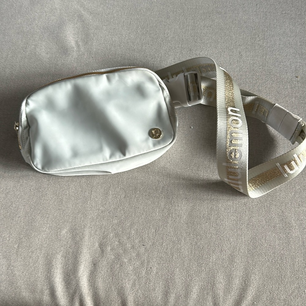 Lululemon bag